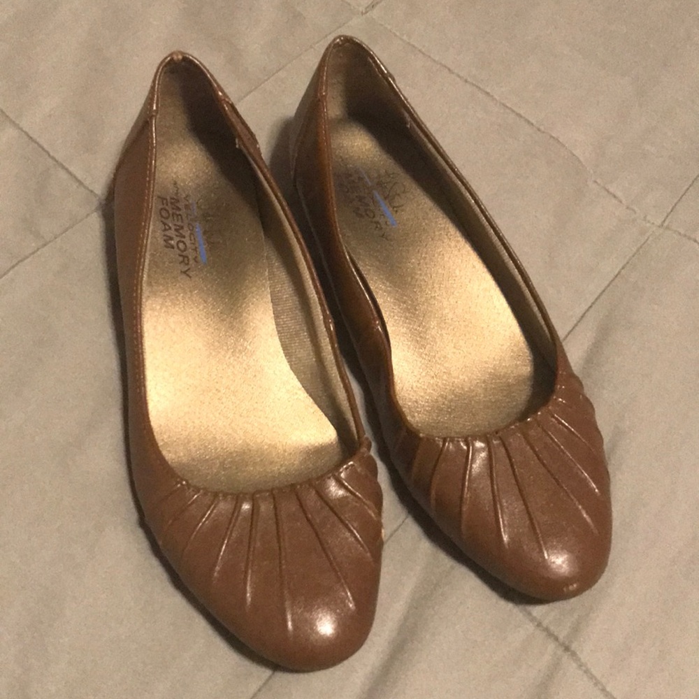 Life Stride Velocity Brown Wedge (7 1/2)